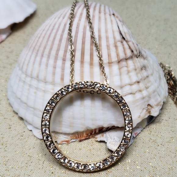 Jewelry - Round ring necklace with glass rhinestones